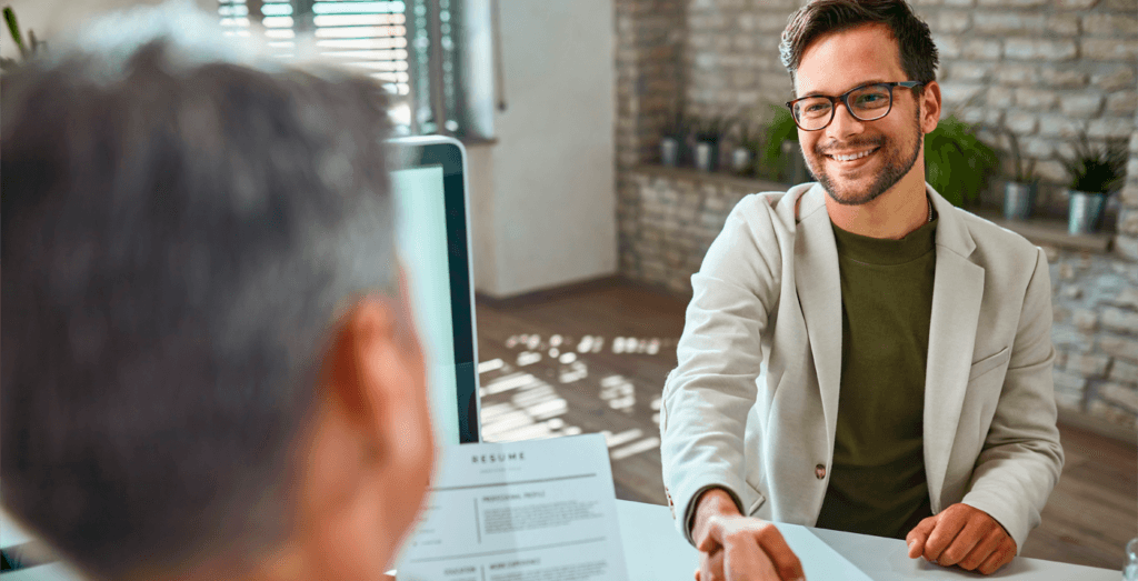 empresário fazendo uma entrevista de emprego
